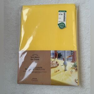 BNWT Simons Outdoor Tablecloth